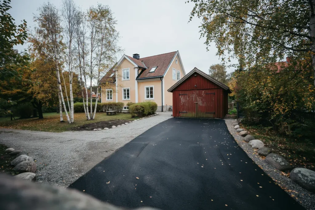 asfaltera uppfarten s v ljer du r tt bel ggning f r ett snyggt och h llbart resultat